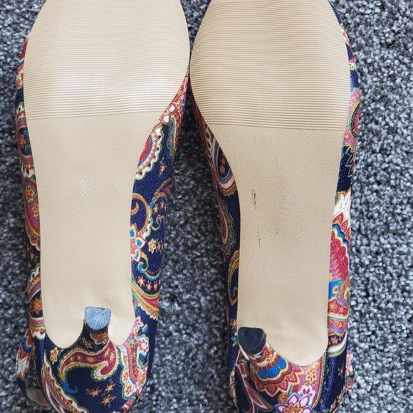 NWOT Paisley Open Toe Heels - Picture 5 of 8